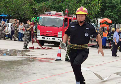 保安员参加消防竞赛活动
